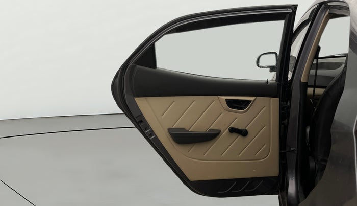 2018 Hyundai Eon MAGNA +, Petrol, Manual, 1,15,998 km, LHS Rear Door