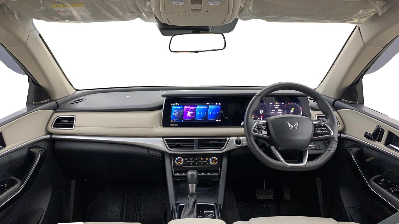 2021 Mahindra XUV700 AX 7 LUXURY P AT 7 STR, Petrol, Automatic, 57,114 km, Dashboard