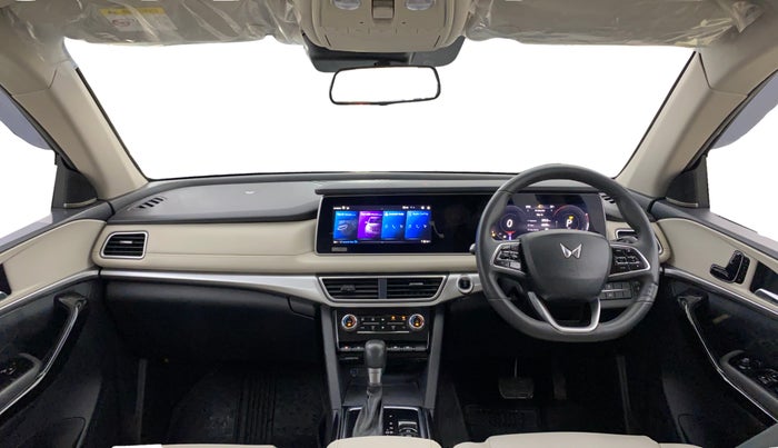 2021 Mahindra XUV700 AX 7 LUXURY P AT 7 STR, Petrol, Automatic, 57,080 km, Dashboard