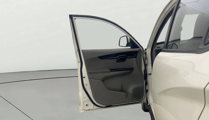 2016 Mahindra Kuv100 K6 PLUS 6 STR, Petrol, Manual, 37,851 km, LHS Front Door