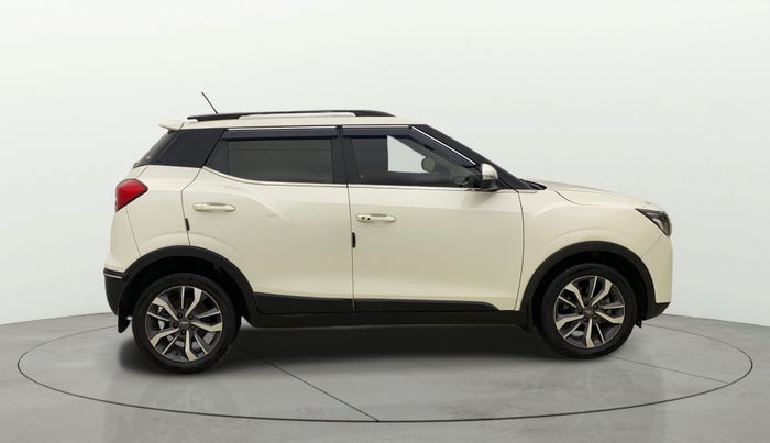 2021 Mahindra XUV300 W8 (O) 1.2 PETROL AMT, Petrol, Automatic, 46,170 km, Right Side View