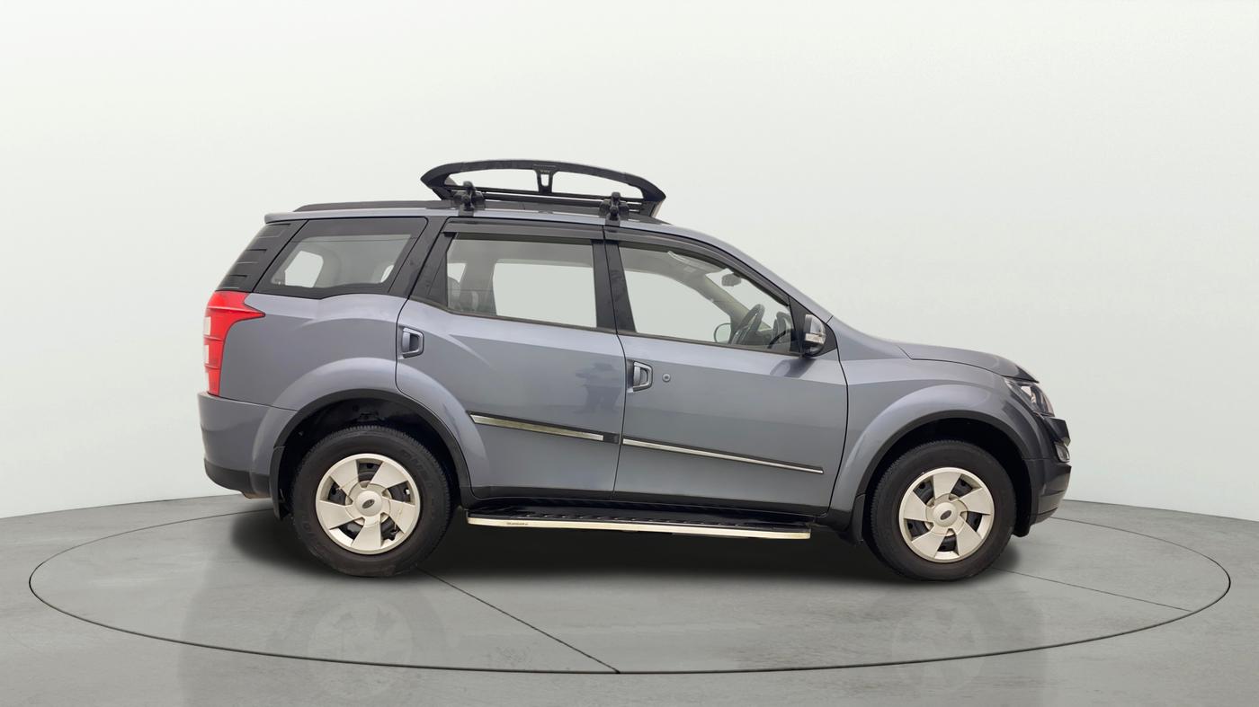 2016 Mahindra XUV500 W6, Diesel, Manual, 46,965 km, Right Side View