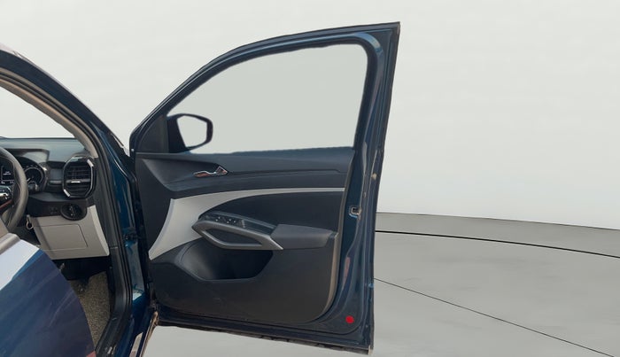 2025 Skoda KUSHAQ  Signature 1.0L TSI MT , Petrol, Manual, 4,742 km, RHS Front Door