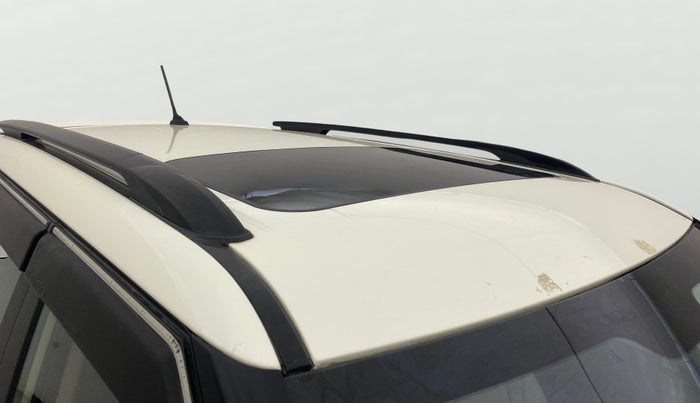 2021 Mahindra XUV300 W6 1.5 DIESEL AMT, Diesel, Automatic, 1,14,435 km, Roof