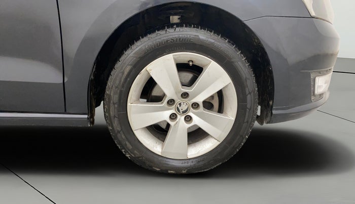 2017 Skoda Rapid AMBITION 1.6 MPI MT, Petrol, Manual, 1,19,944 km, Right Front Wheel