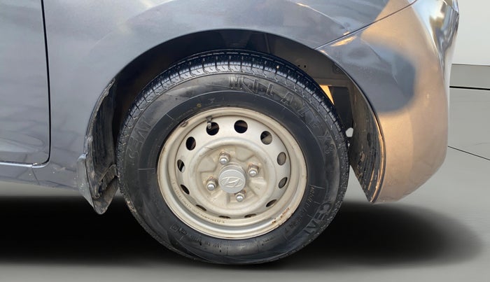 2014 Hyundai Eon ERA +, Petrol, Manual, 17,518 km, Right Front Wheel