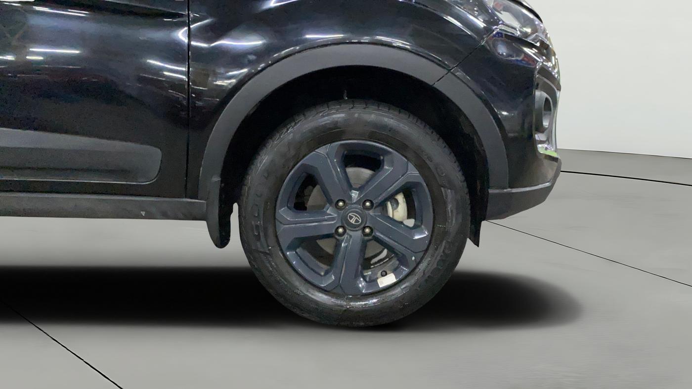 2023 Tata NEXON XZA PLUS PETROL DARK EDITION, Petrol, Automatic, 34,045 km, Right Front Wheel