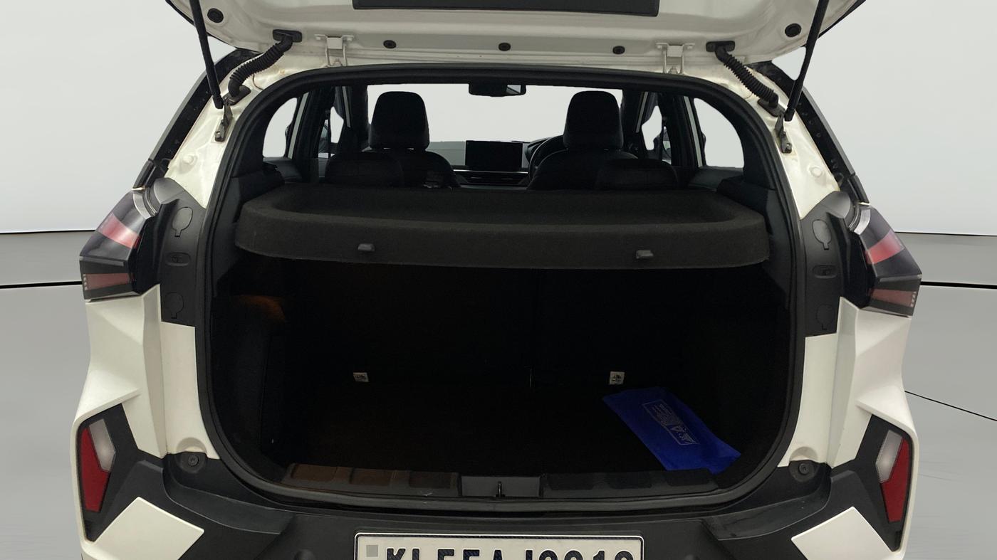 2023 Tata NEXON FEARLESS + SUNROOF DCA DUAL TONE 1.2 PETROL, Petrol, Automatic, 27,989 km, Boot Open Zoomed View