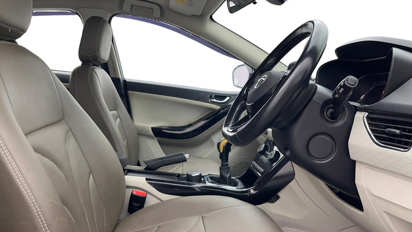 2022 Tata NEXON XZ PLUS PETROL SUNROOF, Petrol, Manual, 38,833 km, Right Side Front Door Cabin