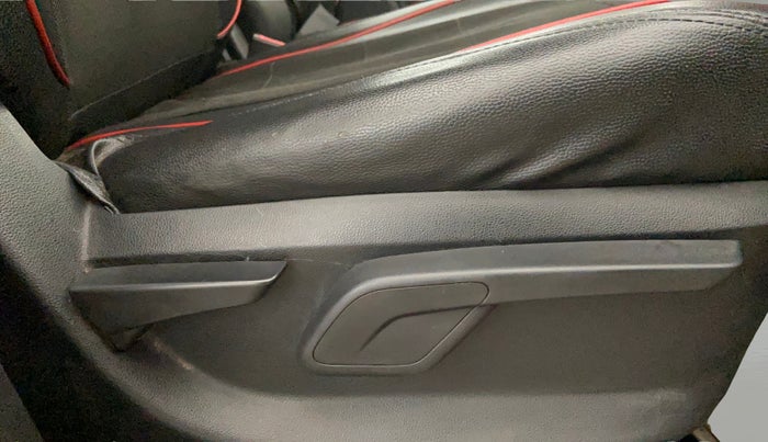 2018 Mahindra KUV 100 NXT K8 P 6 STR, CNG, Manual, 47,875 km, Driver Side Adjustment Panel
