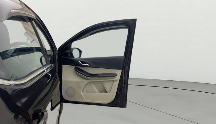 2022 Tata Tiago XZ PLUS CNG, CNG, Manual, 1,46,391 km, RHS Front Door