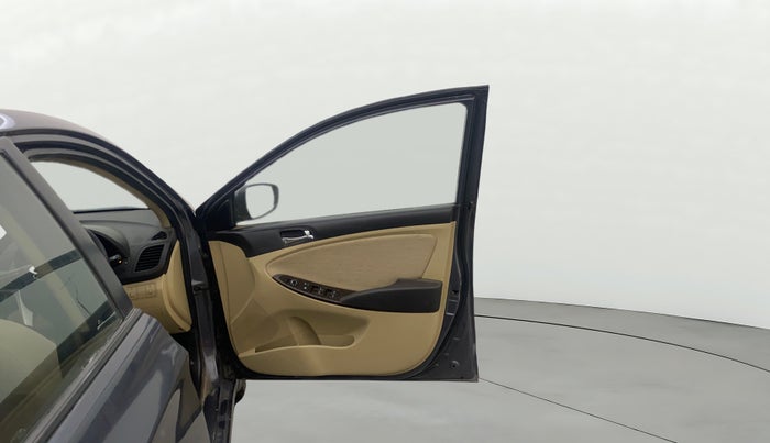 2013 Hyundai Verna FLUIDIC 1.6 VTVT SX, Petrol, Manual, 61,425 km, RHS Front Door