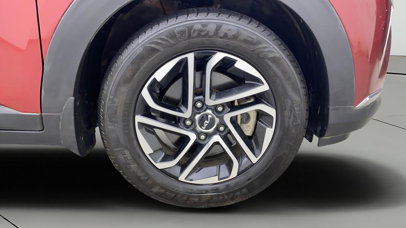 2023 KIA CARENS PRESTIGE PLUS 1.5 PETROL DCT 7 STR, Petrol, Automatic, 4,354 km, Right Front Wheel