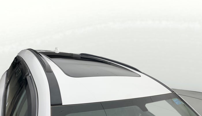 2023 Mahindra XUV700 AX 5 P AT 5 STR, Petrol, Automatic, 14,466 km, Roof