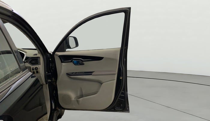 2017 Mahindra Kuv100 K6 PLUS 6 STR, Petrol, Manual, 43,431 km, RHS Front Door