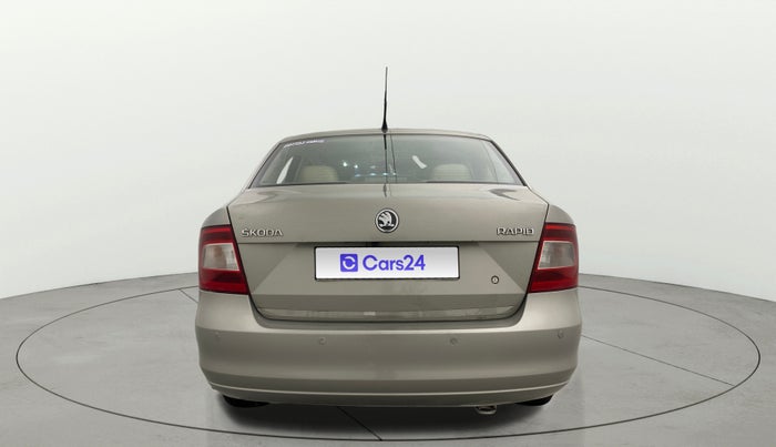 2013 Skoda Rapid ELEGANCE 1.6 MPI MT, Petrol, Manual, 76,819 km, Back/Rear