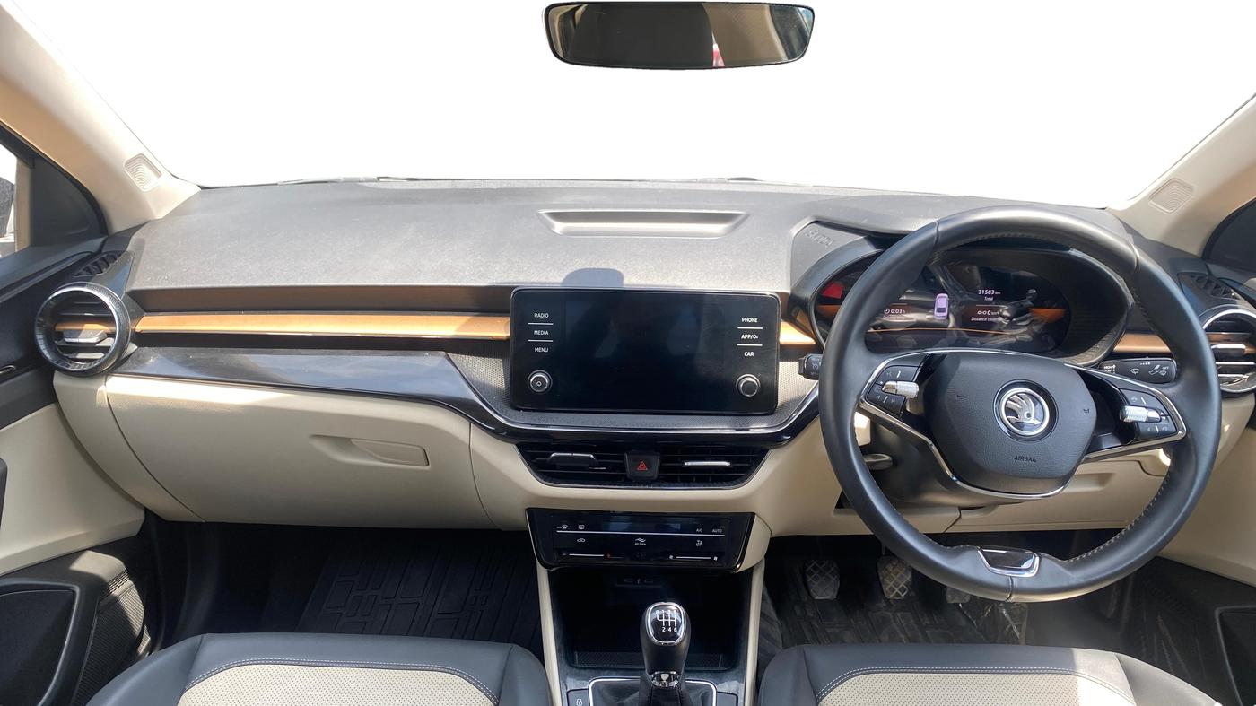 2023 Skoda SLAVIA STYLE 1.0L TSI MT, Petrol, Manual, 31,582 km, Dashboard