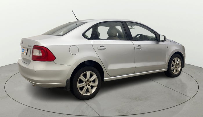 2014 Skoda Rapid AMBITION 1.6 TDI CR MT PLUS, Diesel, Manual, 1,15,272 km, Right Back Diagonal