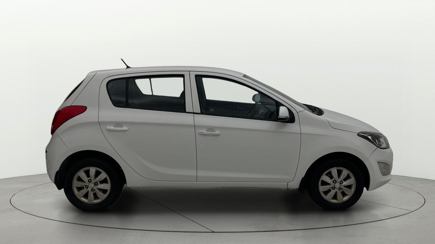 2013 Hyundai i20 SPORTZ 1.4 CRDI, Diesel, Manual, 1,30,474 km, Right Side View