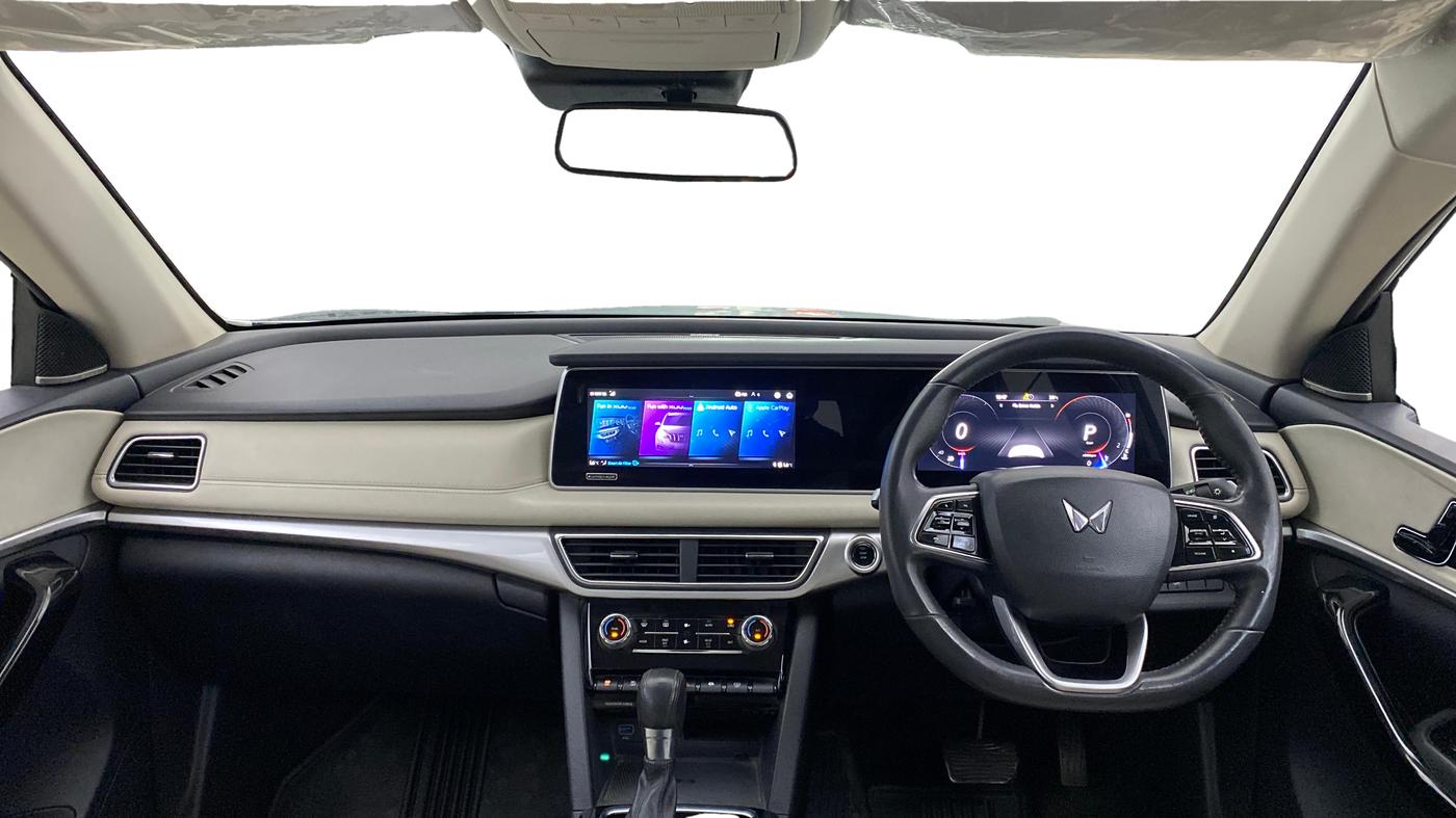2021 Mahindra XUV700 AX 7 LUXURY P AT 7 STR, Petrol, Automatic, 47,374 km, Dashboard