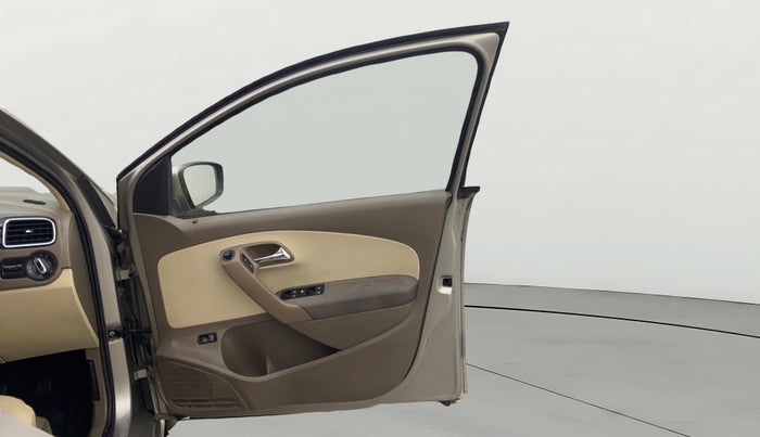 2012 Skoda Rapid ELEGANCE 1.6 TDI CR MT, Diesel, Manual, 72,503 km, RHS Front Door