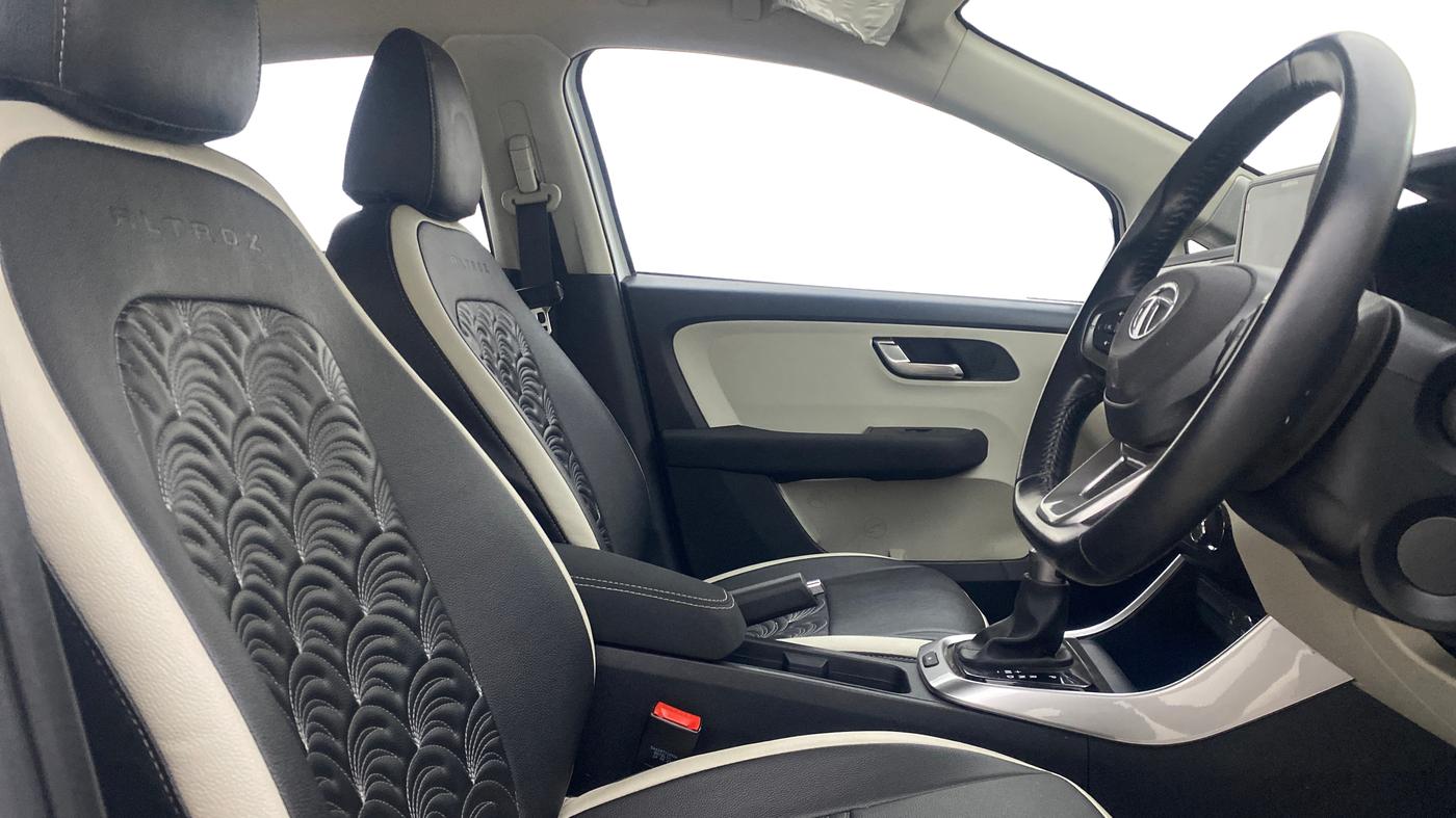 2022 Tata ALTROZ XZA, Petrol, Automatic, 21,096 km, Right Side Front Door Cabin