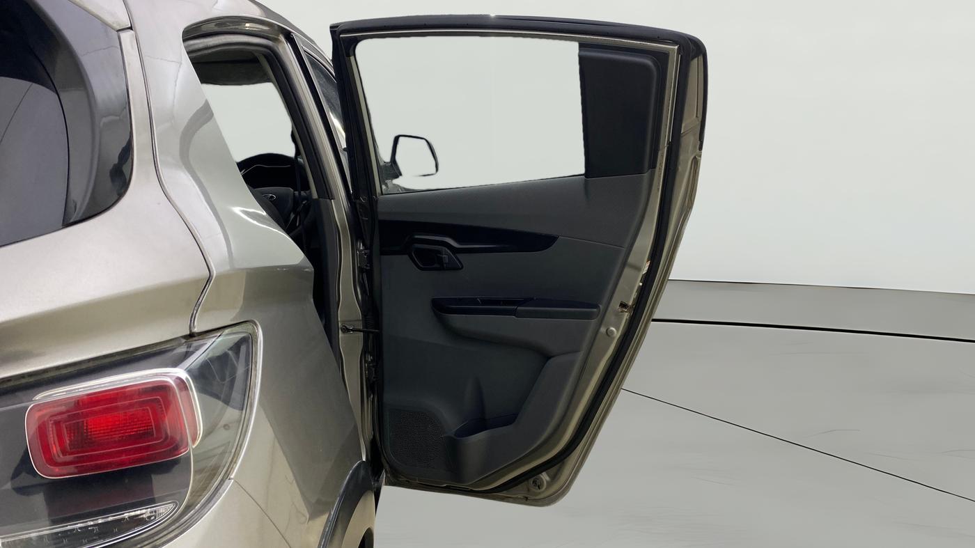 2018 Mahindra KUV 100 NXT K4+ P 6 STR, Petrol, Manual, 68,372 km, RHS Rear Door
