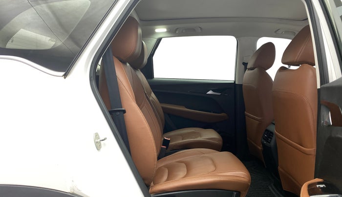 2022 MG HECTOR PLUS SHARP 1.5 PETROL TURBO HYBRID MT 6-STR, Petrol, Manual, 91,014 km, Right Side Rear Door Cabin