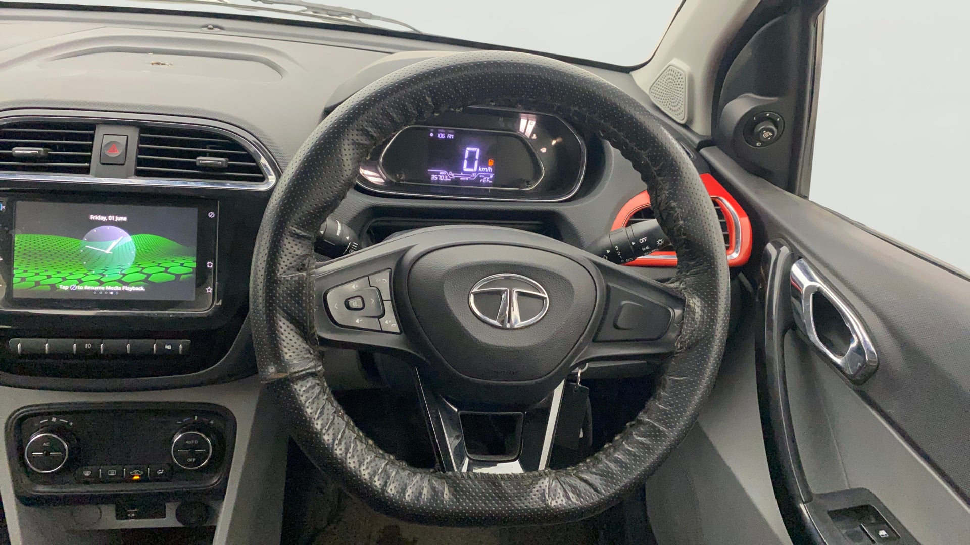 camera-Steering-Wheel-Close-Up