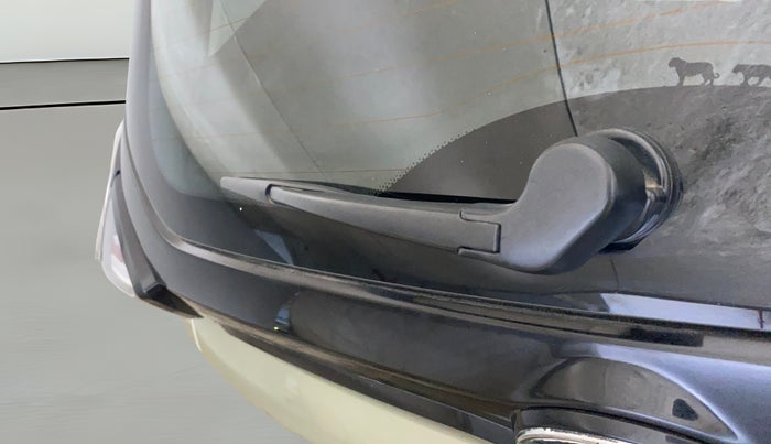 2022 Tata NEXON XZA PLUS (PREMIUM) KAZIRANGA PETROL, Petrol, Automatic, 32,262 km, Rear Wiper