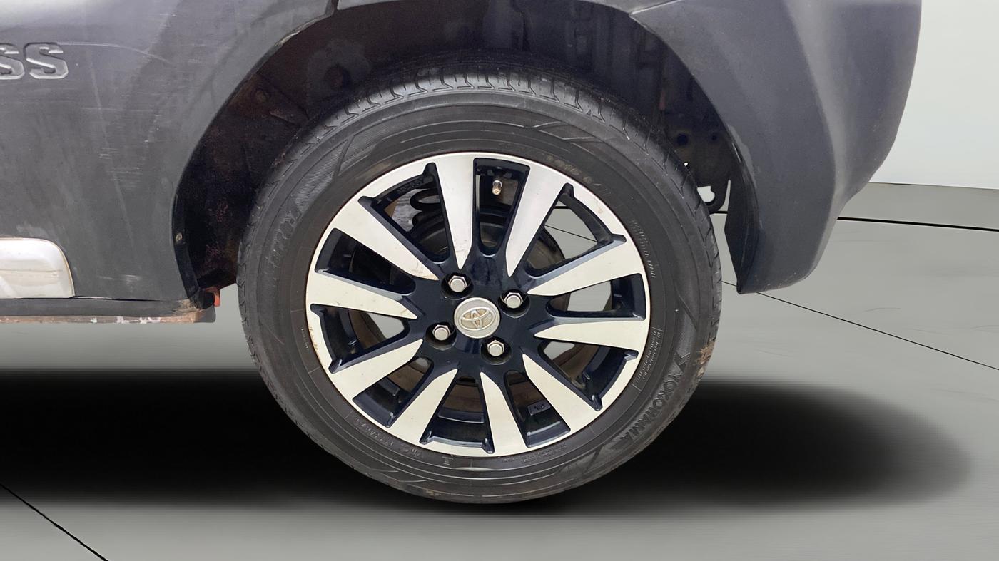 2014 Toyota Etios CROSS 1.2 G, Petrol, Manual, 68,300 km, Left Rear Wheel