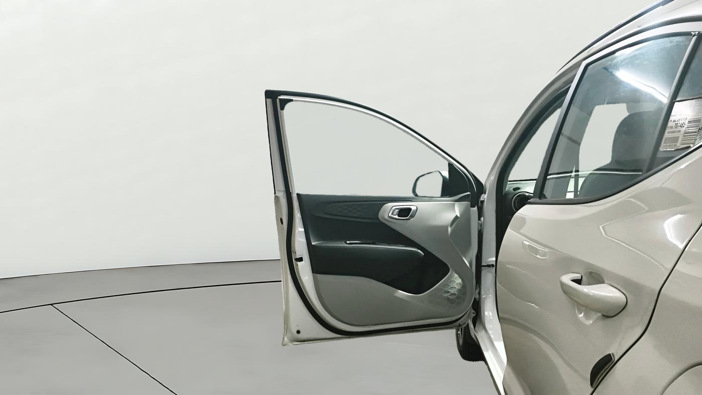 2025 Hyundai GRAND I10 NIOS SPORTZ AMT 1.2 KAPPA VTVT, Petrol, Automatic, 5,223 km, LHS Front Door