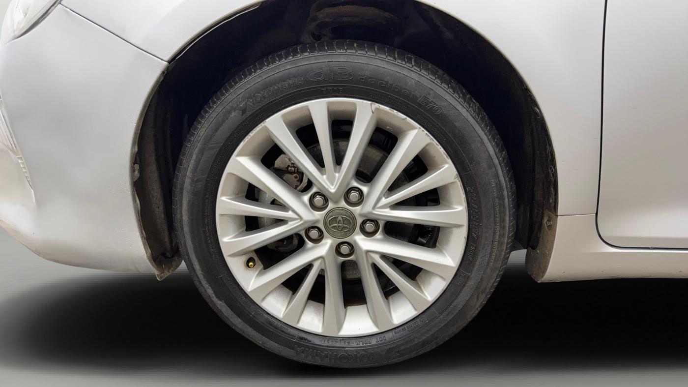 2016 Toyota Camry HYBRID, Hybrid, Automatic, 63,113 km, Left Front Wheel