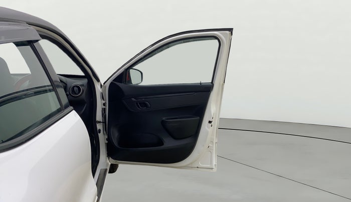 2017 Renault Kwid RXT 02 Anniversary Edition, Petrol, Manual, 98,354 km, RHS Front Door