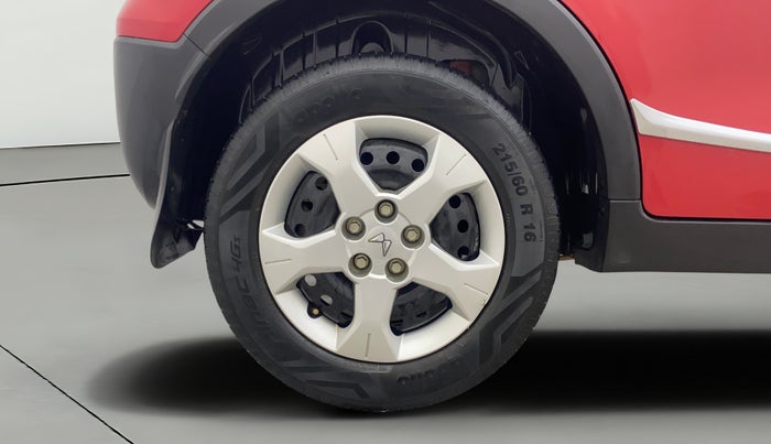 2023 Mahindra XUV300 W6 1.2 PETROL, Petrol, Manual, 3,926 km, Right Rear Wheel