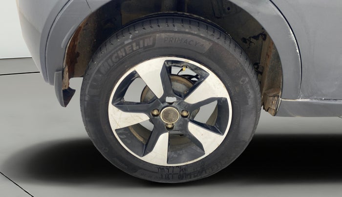 2018 Tata NEXON XZ PLUS PETROL, Petrol, Manual, 1,08,610 km, Right Rear Wheel