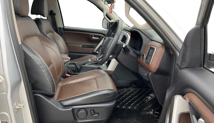 2022 Mahindra SCORPIO-N Z8 L PETROL AT 6 STR, Petrol, Automatic, 52,457 km, Right Side Front Door Cabin