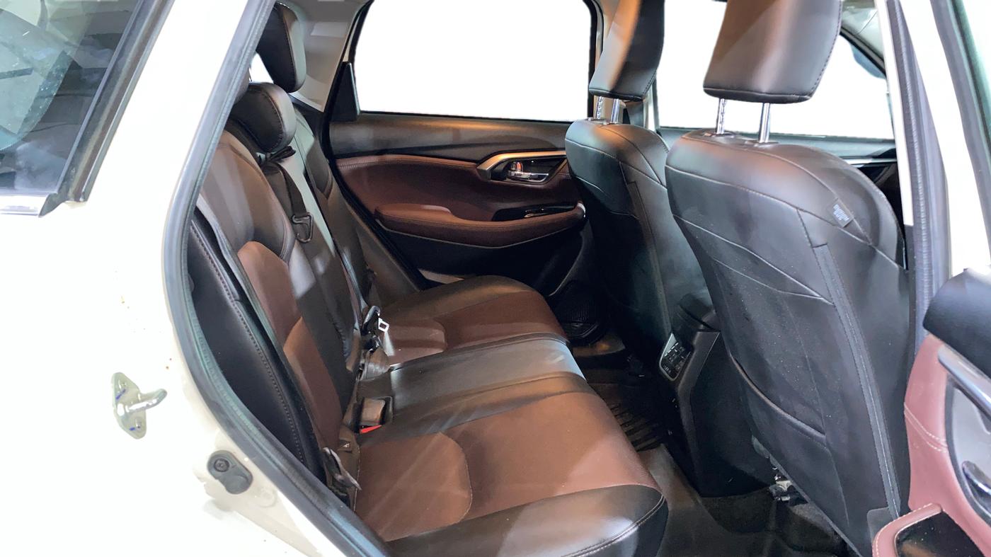 2025 Maruti Grand Vitara ALPHA SMART HYBRID ALLGRIP, Petrol, Manual, 21,377 km, Right Side Rear Door Cabin
