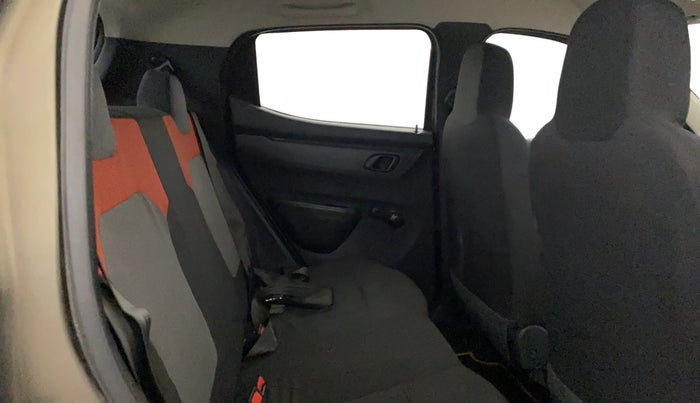 2015 Renault Kwid RXT 0.8, Petrol, Manual, 29,447 km, Right Side Rear Door Cabin