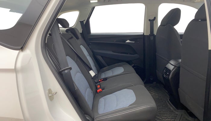 2023 MG HECTOR SMART EX 1.5 PETROL TURBO CVT PETROL, Petrol, Automatic, 25,752 km, Right Side Rear Door Cabin