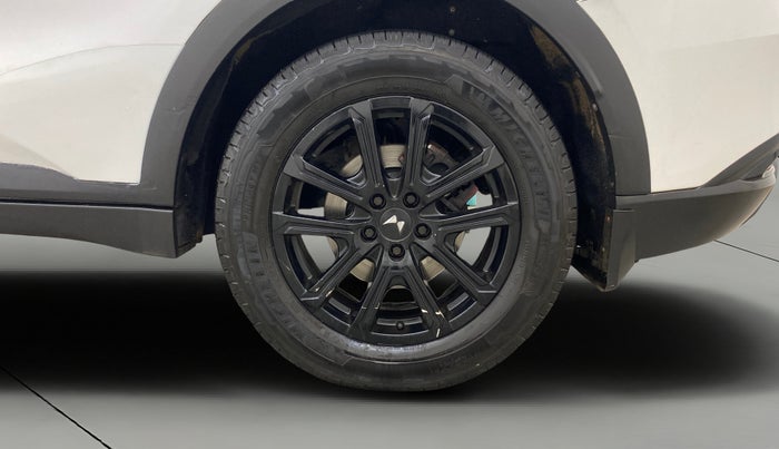 2022 Mahindra XUV700 AX 7 LUXURY D AWD AT 7 STR, Diesel, Automatic, 82,634 km, Left Rear Wheel