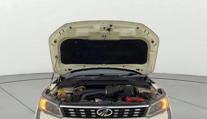 2021 Mahindra XUV300 W8 (O) 1.5 DIESEL, Diesel, Manual, 37,334 km, Open Bonet