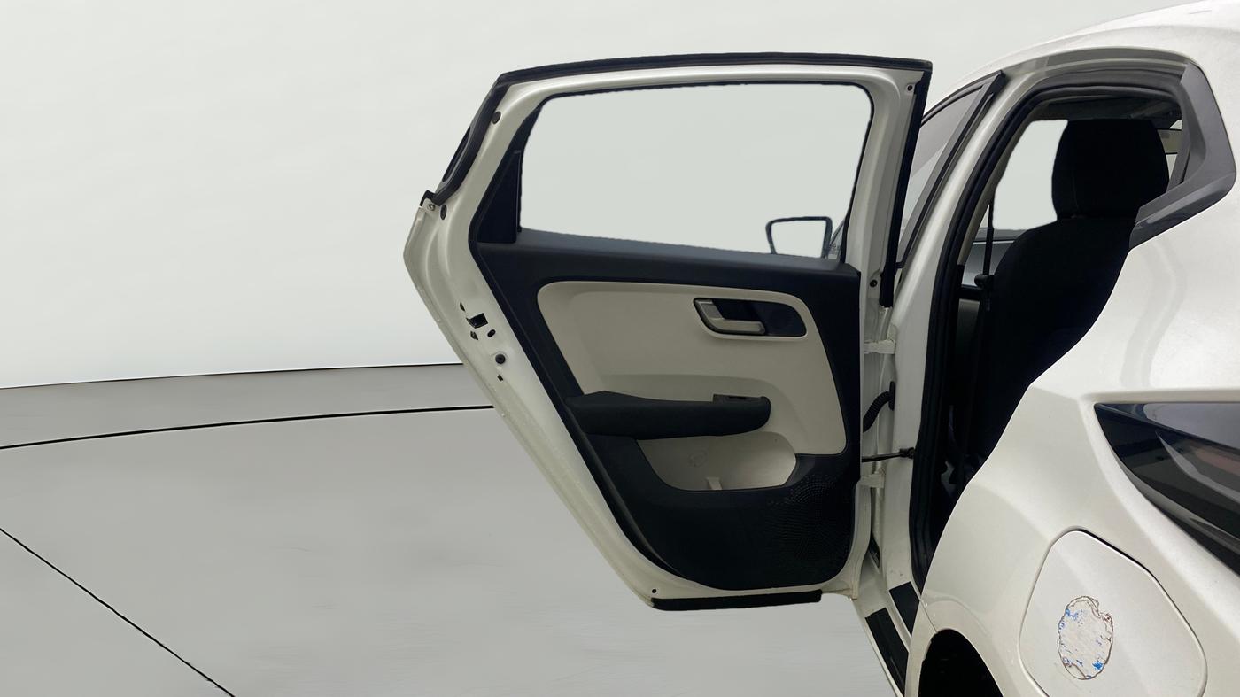 2024 Tata ALTROZ  XZ PLUS (S) , Diesel, Manual, 29,349 km, LHS Rear Door