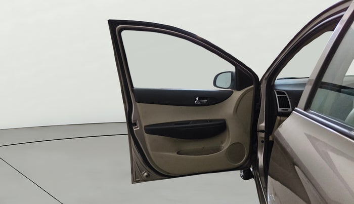 2013 Hyundai i20 SPORTZ 1.4 CRDI, Diesel, Manual, 1,01,692 km, LHS Front Door