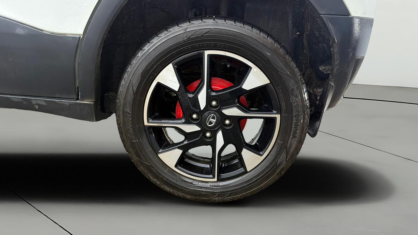 2023 Tata PUNCH ACCOMPLISHED DAZZLE SUNROOF CNG MT, CNG, Manual, 81,360 km, Left Rear Wheel