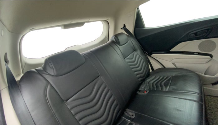 2022 Mahindra XUV300 W6 1.5 DIESEL AMT, Diesel, Automatic, 60,728 km, Right Side Rear Door Cabin