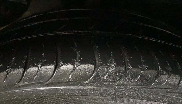 2015 Hyundai Creta SX PLUS 1.6 PETROL, Petrol, Manual, 62,487 km, Right Rear Tyre Tread