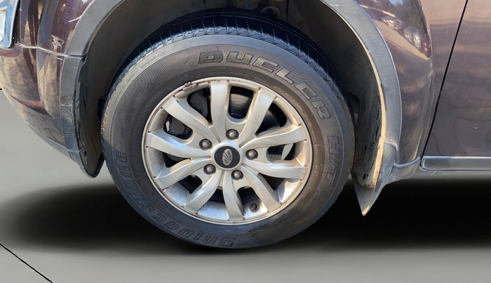 2016 Mahindra XUV500 W10 AT, Diesel, Automatic, 1,00,535 km, Left Front Wheel