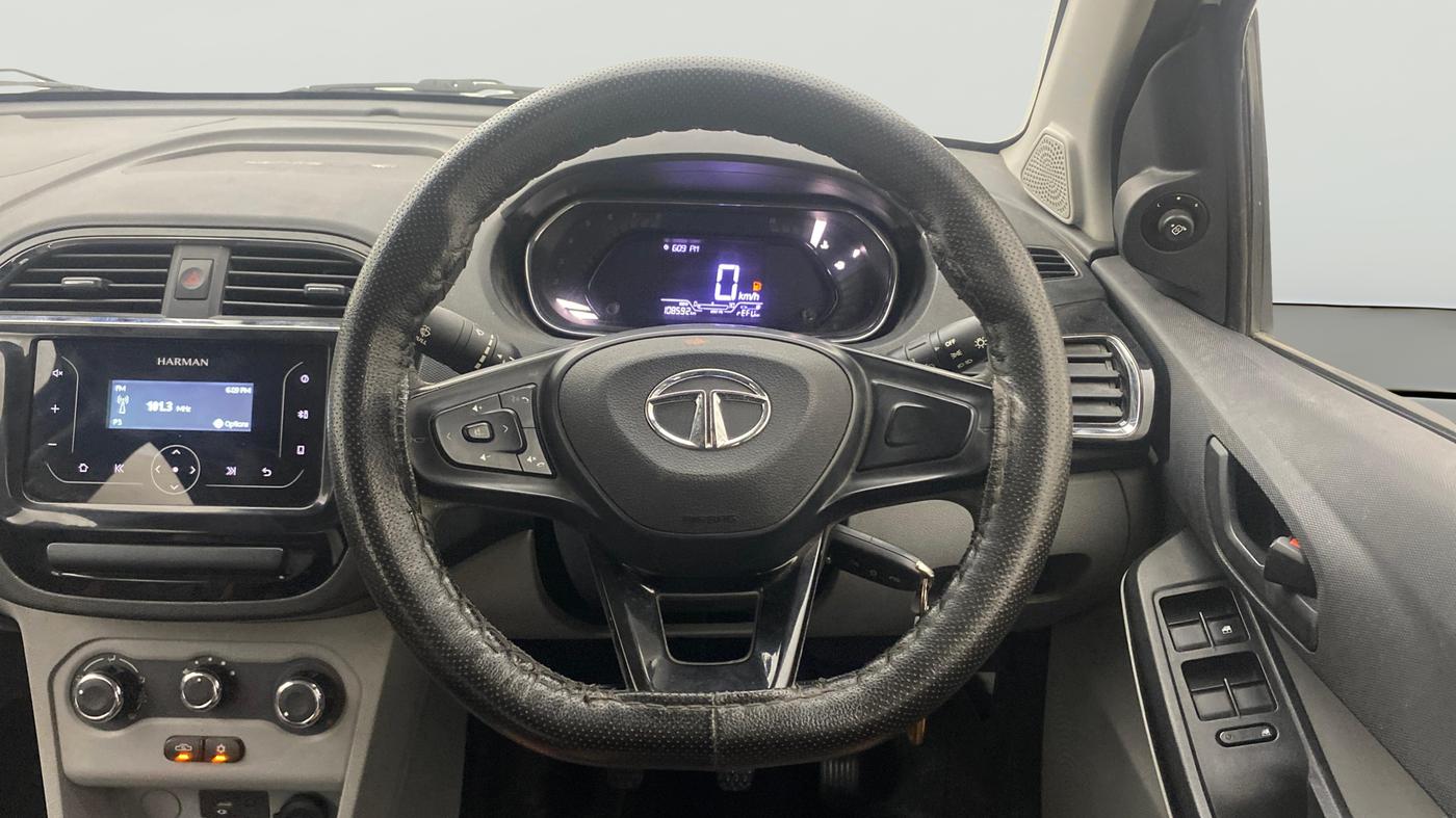 2022 Tata Tiago XT PETROL, Petrol, Manual, 1,08,628 km, Steering Wheel Close Up
