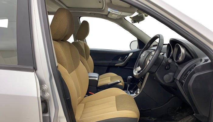 2020 Mahindra XUV500 W9 AT, Diesel, Automatic, 74,659 km, Right Side Front Door Cabin